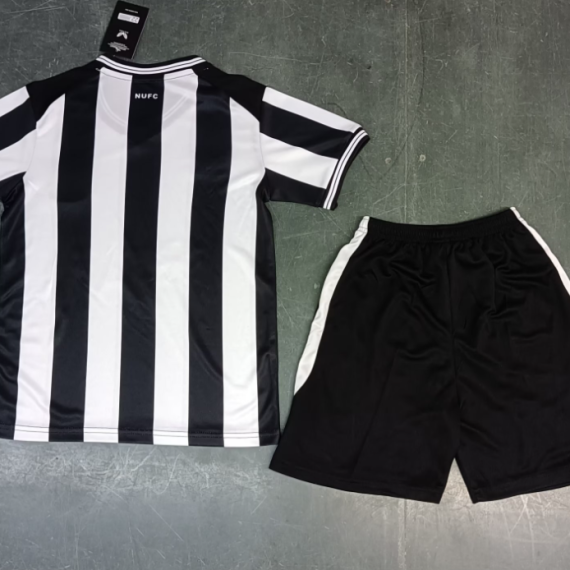 23/24 Newcastle United Home Football Shirt Kids Size Suit